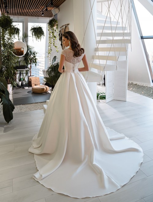https://elisebride.ro/images/stories/virtuemart/product/ARABELLA            (4).jpg